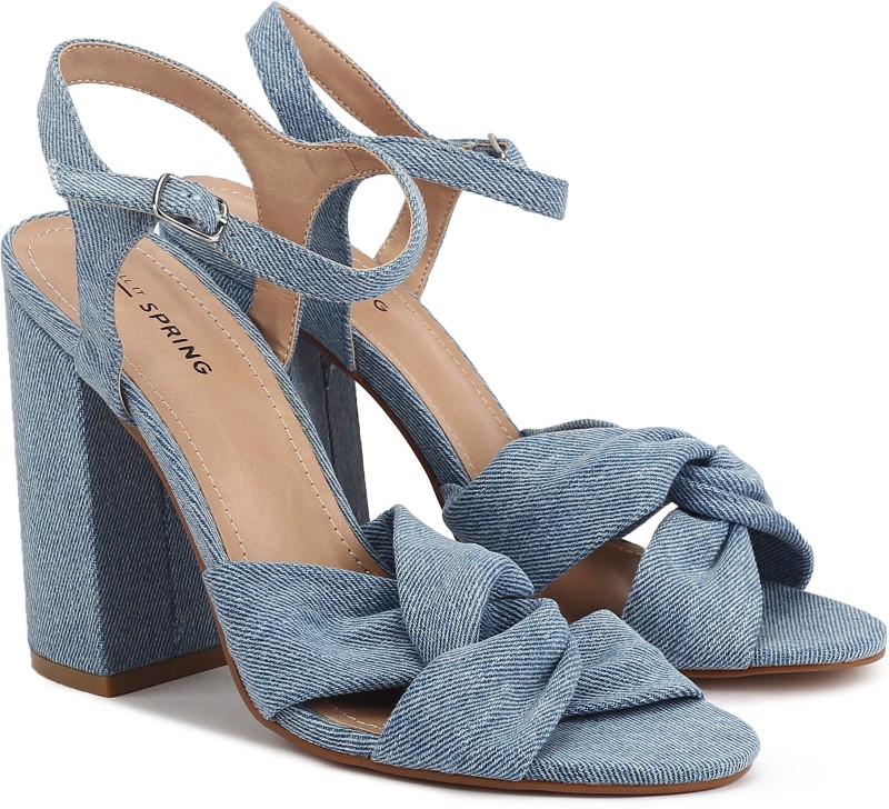Upto 70%  off+Extra 5%  Lavie, Catwalk & more