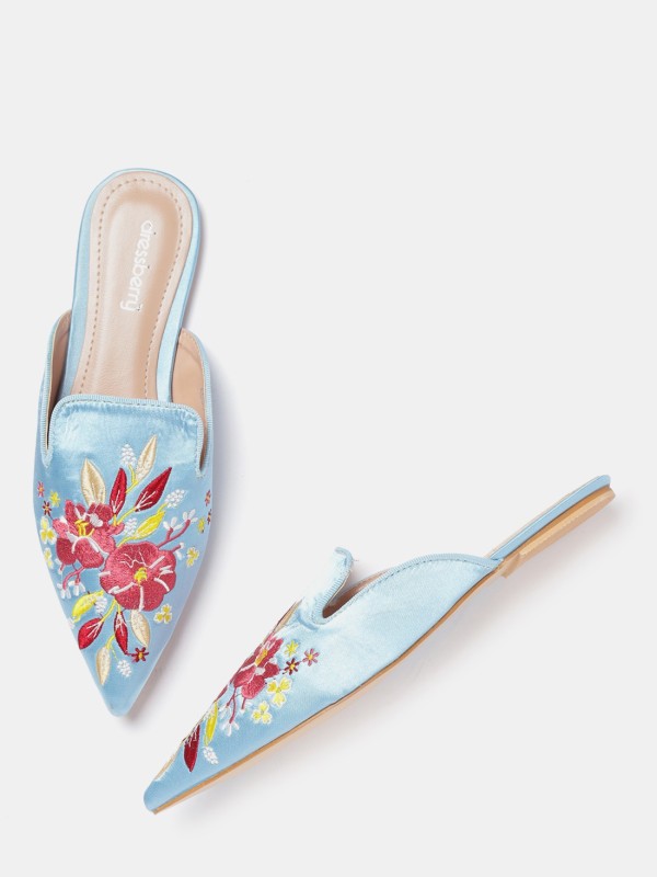 Upto 70%  Off+Extra 5%  Carlton London, Mochi & more