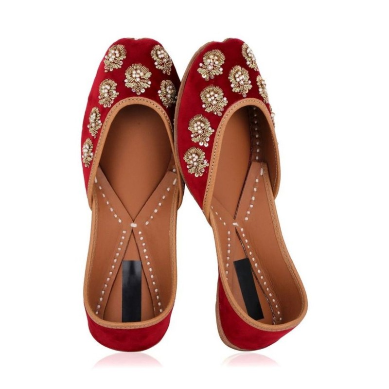 Upto 70%  Off+Extra 5%  Ethnic Juttis, Shoes & more