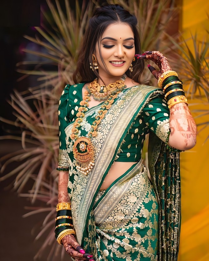 Woven Kanjivaram Jacquard, Art Silk Saree  (Green)