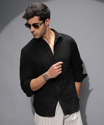 Men Regular Fit Solid Spread Collar Casual Shirt