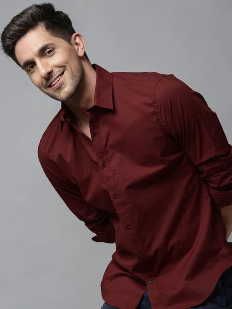 GLeo Men Slim Fit Solid Spread Collar Casual Shirt