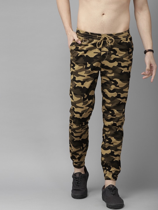 Roadster - Men Khaki & Black Regular Fit Camouflage Printed Joggers