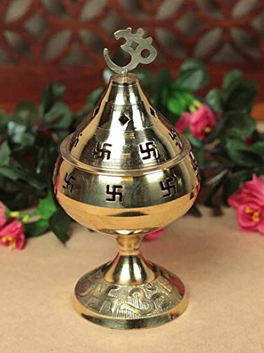 Fashion Bizz - Gold-Toned Om Giya Pooja Essentials