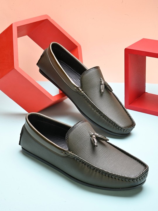 Mast & Harbour - Men Textured Lightweight Loafers