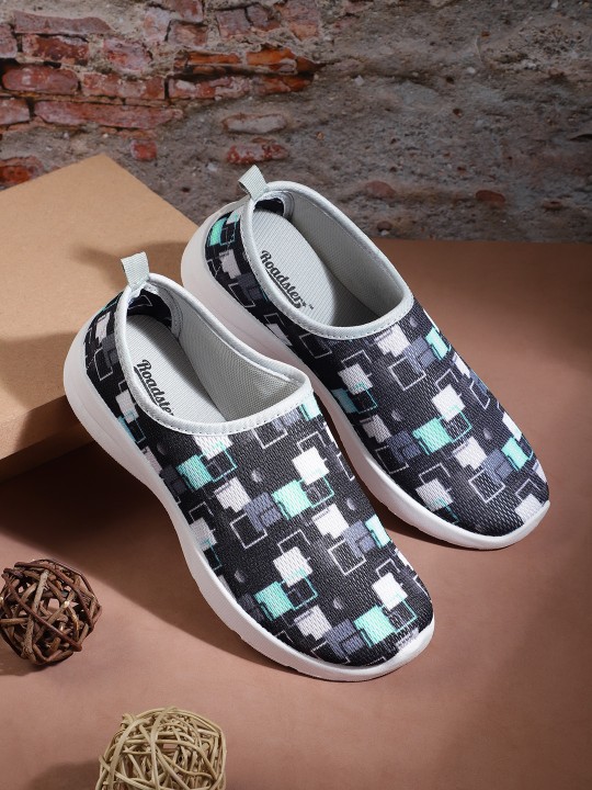 Roadster - Women Geometric Printed Slip-On Sneakers