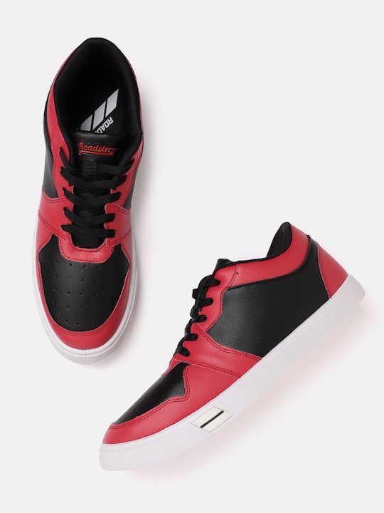 Roadster - The Lifestyle Co. Men Perforated Detail Colourblocked Sneakers