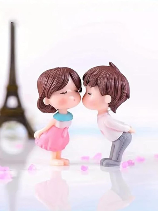 CraftVatika - Romantic Love Kissing Couple Pink Polyresin Glossy Living Room Set of 2 Tiny Couple Showpieces - 2 Inches
