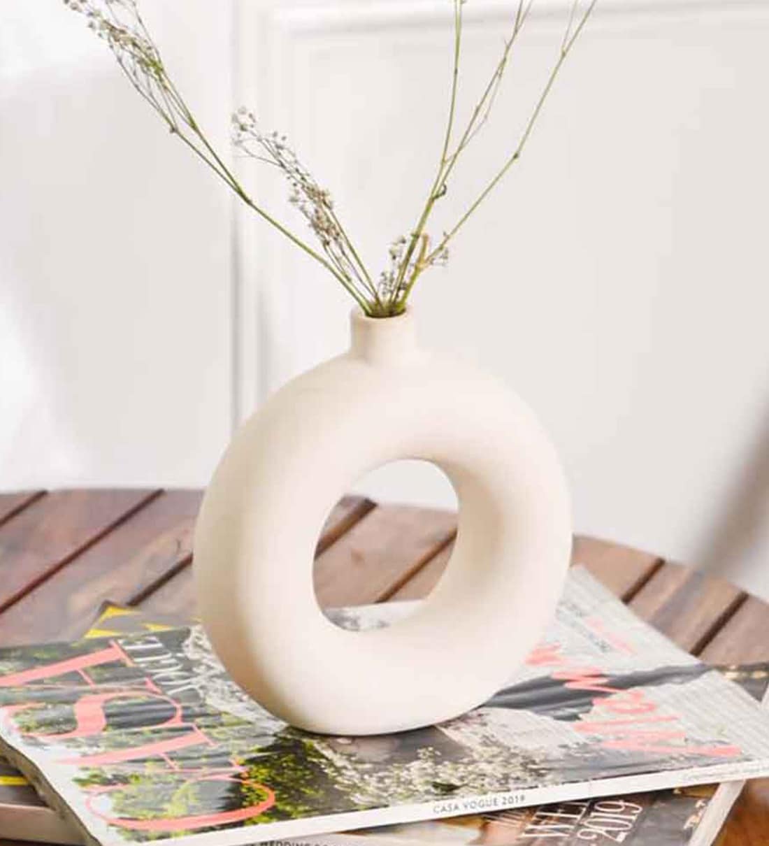 White Ceramic Fancy Table VasesShare By Purezento