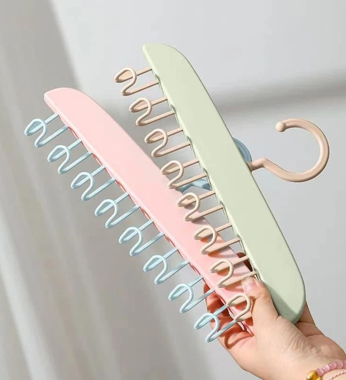 Multipurpose 8 Hooks Adjustable Closet Hangers (Assorted)Share By Wens