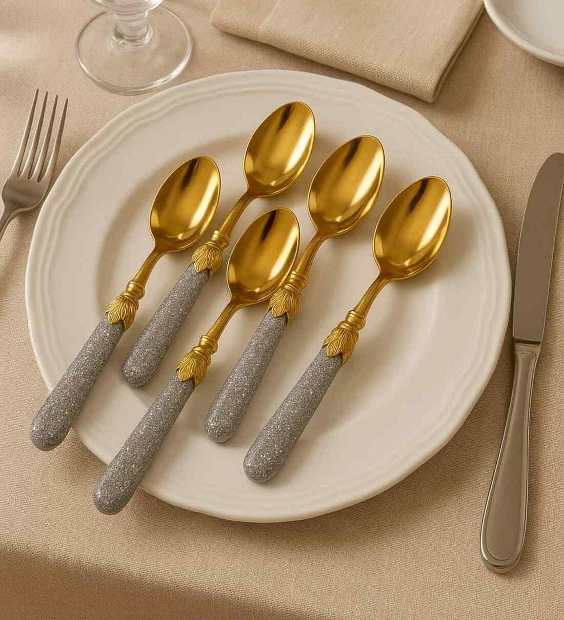 6-Piece Decorative Gold-Plated Spoons Set with Glitter Silver Handle (16.5 cm)Share By 5 Needs