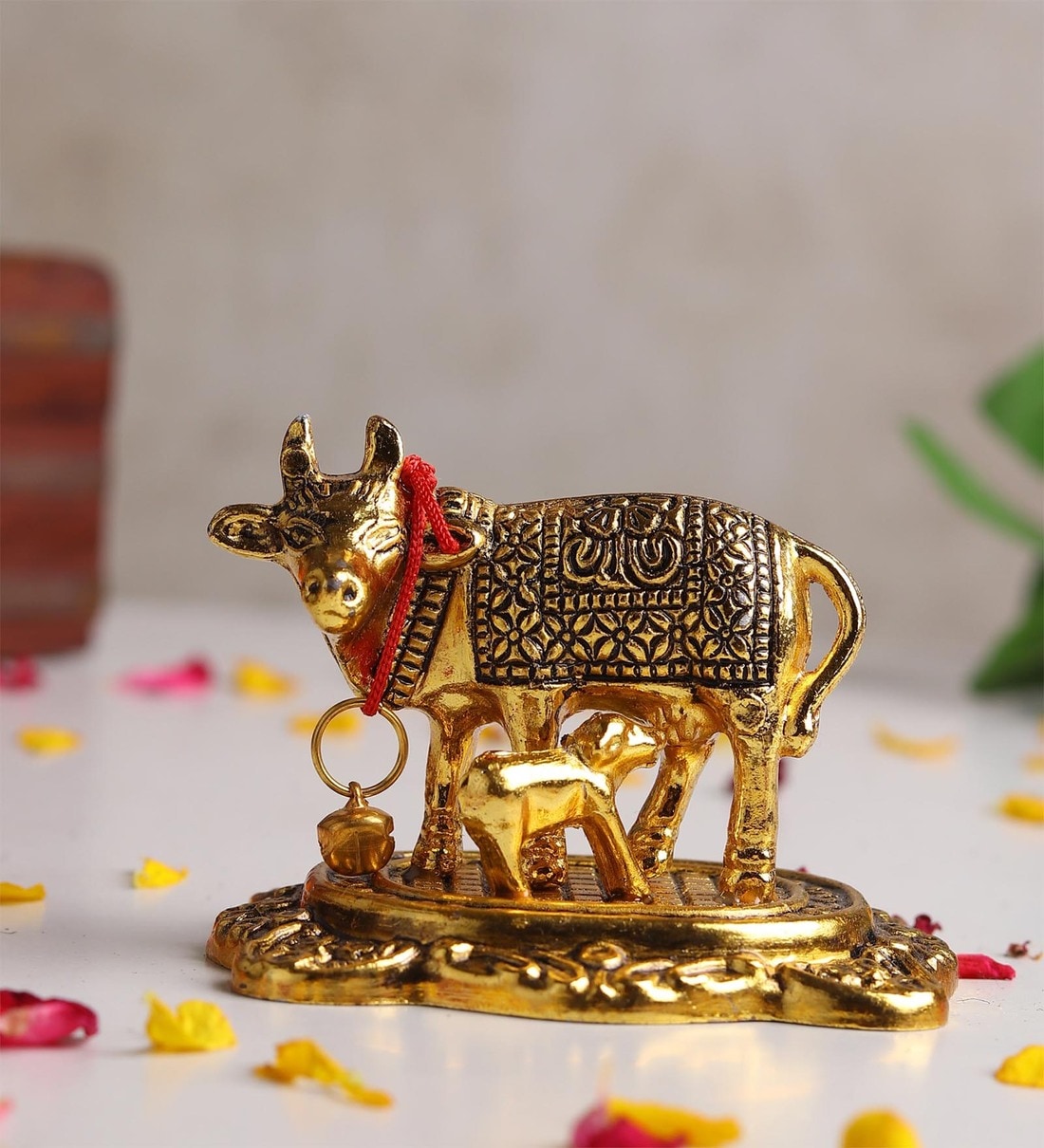 (1Pc) Gold Metal Kamdhenu Cow With Calf IdolShare By Habereindia