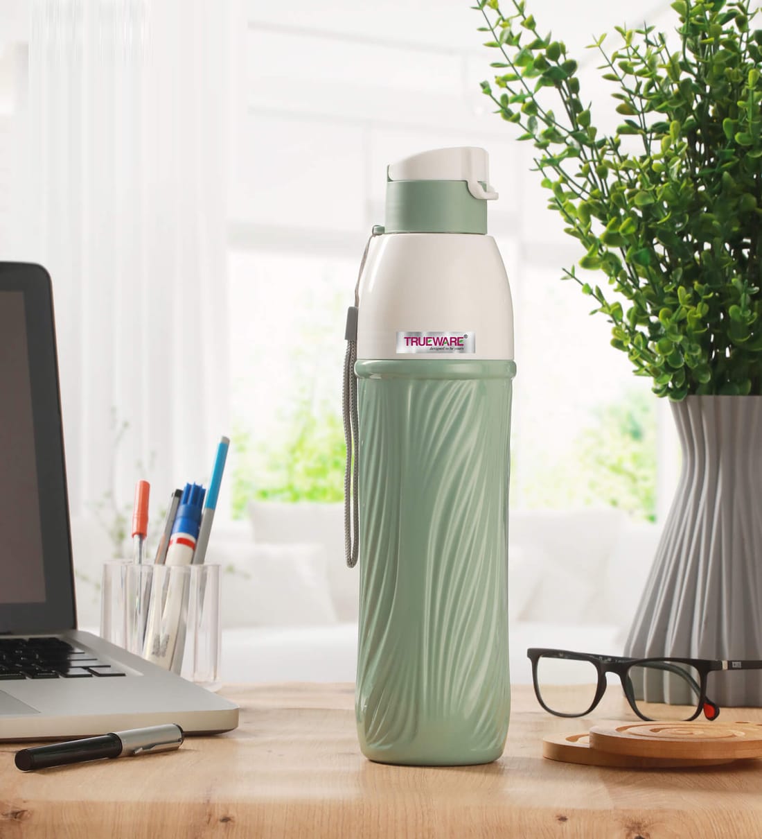 Assorted 850ml Pure Insulated Plastic Leak Proof  Water BottleShare By Trueware