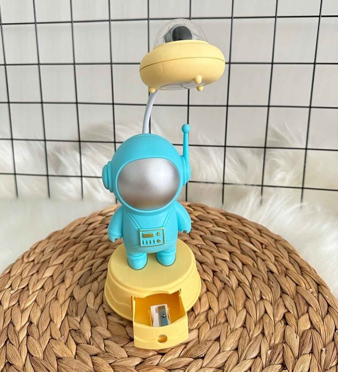 MUREN Pack of 1 Kids Multi-function Astronaut Theme Table Lamp for Study Adjustable Flexible LED Head with Pen HolderShare By Muren